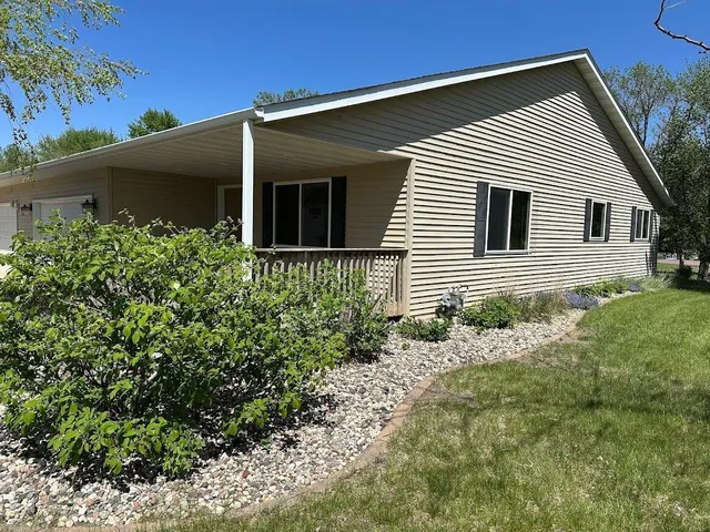 $245,900 | 413 River Bluff Drive, Windom, MN 56101
