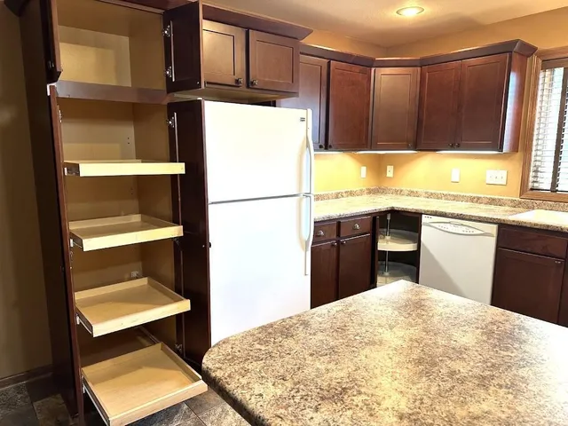 $245,900 | 413 River Bluff Drive, Windom, MN 56101