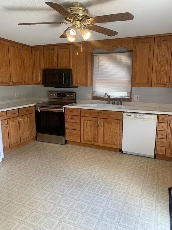 321 Montgomery Road Westfield, MA 01085 - Photo 3 of 11