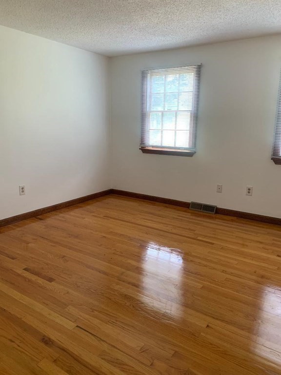 321 Montgomery Road Westfield, MA 01085 - Photo 8 of 11