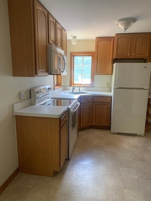 321 Montgomery Road Westfield, MA 01085 - Photo 9 of 11