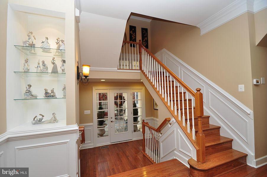 7671 Midtown Road Fulton, MD 20759 - Photo 4 of 30 Crown moulding, chair rail
