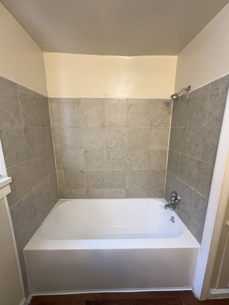 1552 Lombardy Street, Unit 2 Houston, TX 77023 - Photo 15 of 17 a bathroom with a bathtub