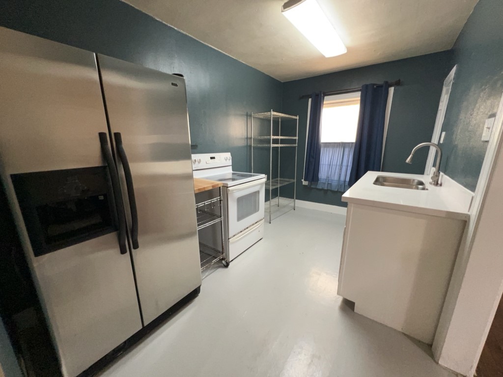 1552 Lombardy Street, Unit 2 Houston, TX 77023 - Photo 7 of 17 a utility room with dryer and washer