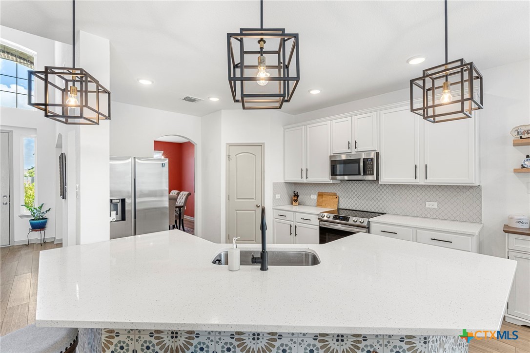 5221 Leaning Tree Temple, TX 76502 - Photo 6 of 37 Kitchen