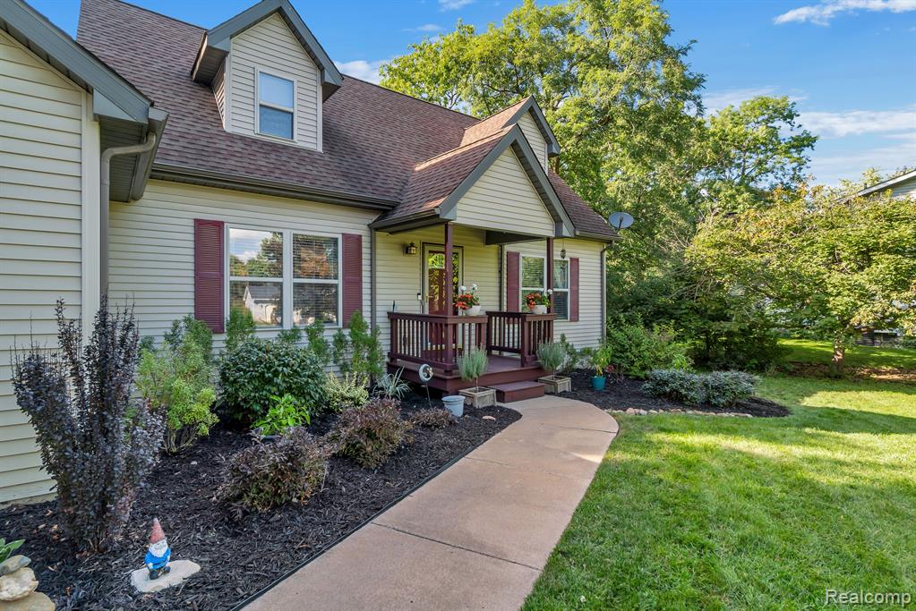 8246 Kimble Drive Pinckney, MI 48169 - Photo 2 of 45
