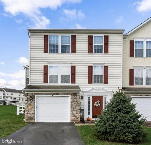 $425,000 | 117 North Savanna Drive, Pottstown, PA 19465