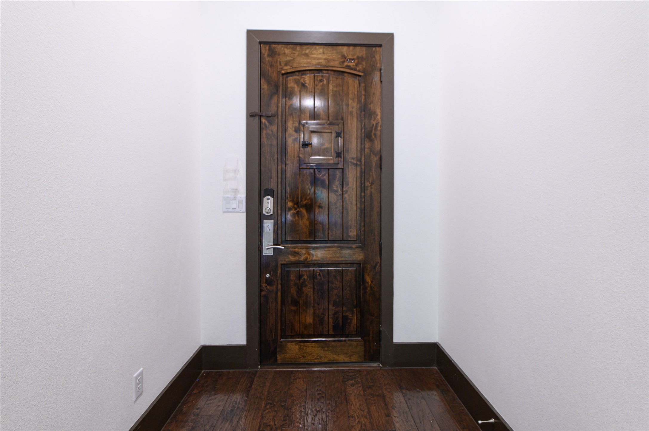 30 Freestone Stream Place Spring, TX 77389 - Photo 43 of 43 MAIN ENTRY DOOR WAY WITH VIEWER DOOR