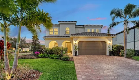 $924,900 | 13720 Saw Palm Crk Trail, Lakewood Ranch, FL 34211