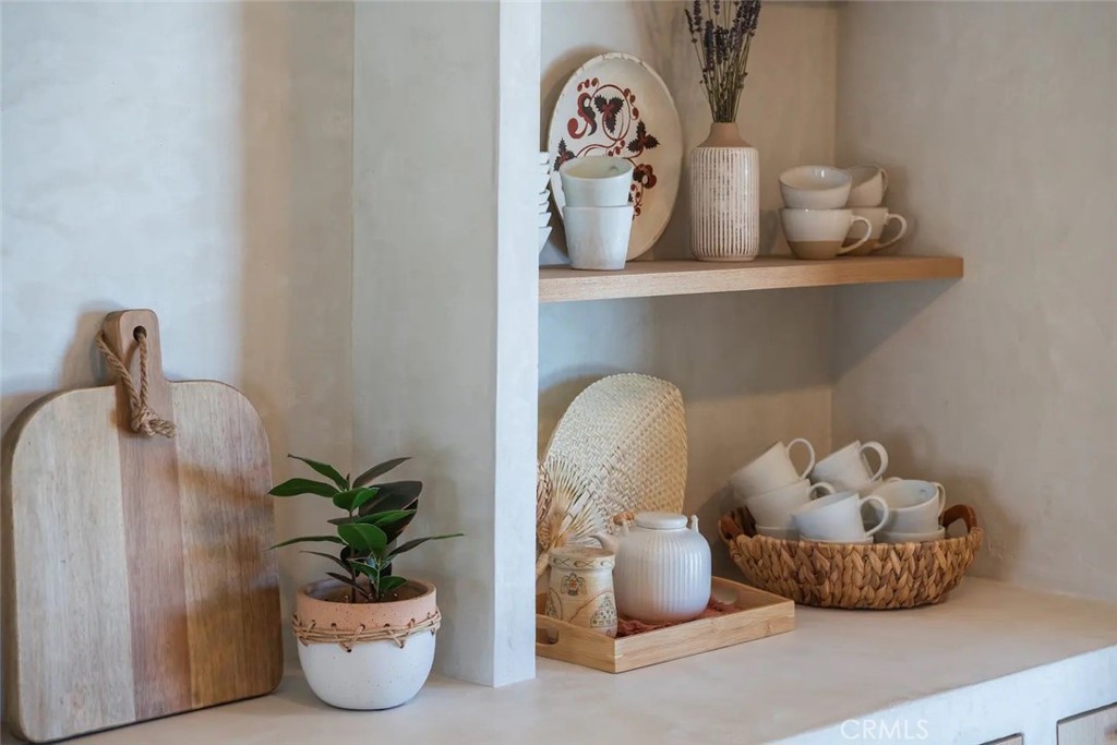 571 Ripon Avenue Yucca Valley, CA 92284 - Photo 25 of 43 a close view of light fixtures and a potted plant