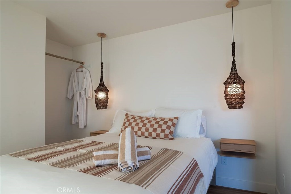 571 Ripon Avenue Yucca Valley, CA 92284 - Photo 35 of 43 a living room with furniture and a chandelier