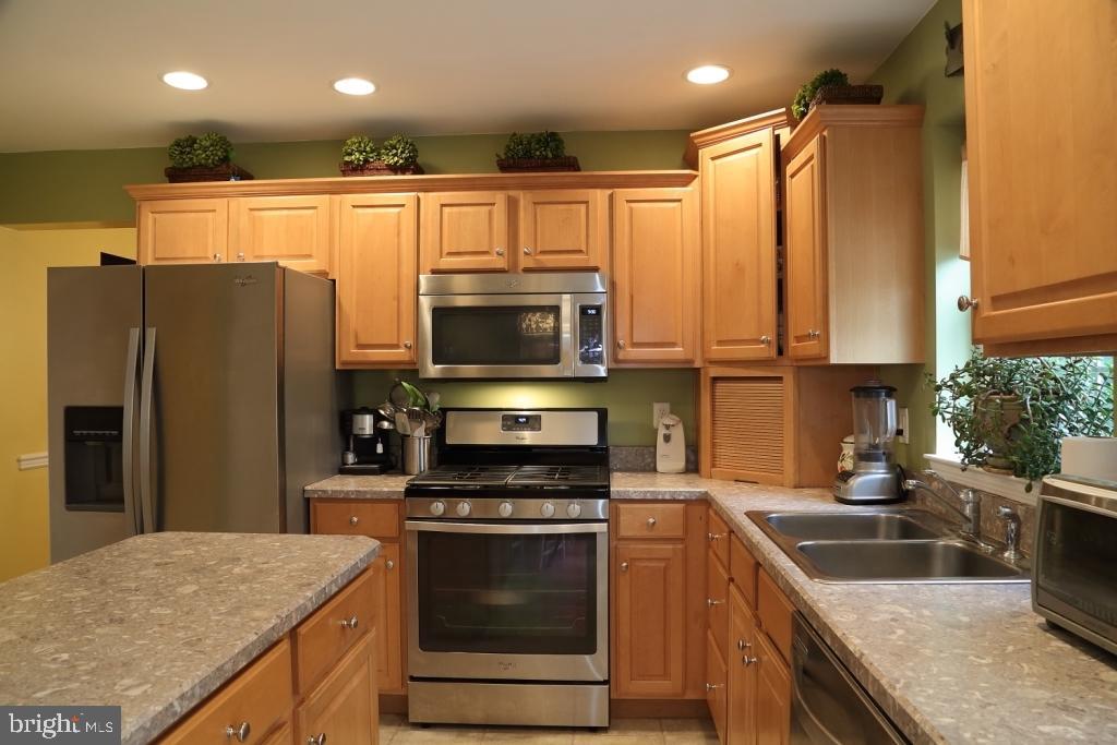 271 Cambridge Lane Lititz, PA 17543 - Photo 8 of 28