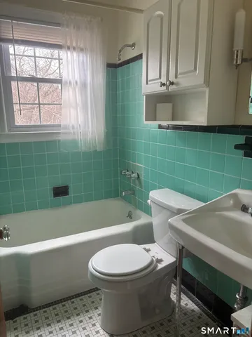 $229,000 | 214 Poquonnock Road, Groton, CT 06340