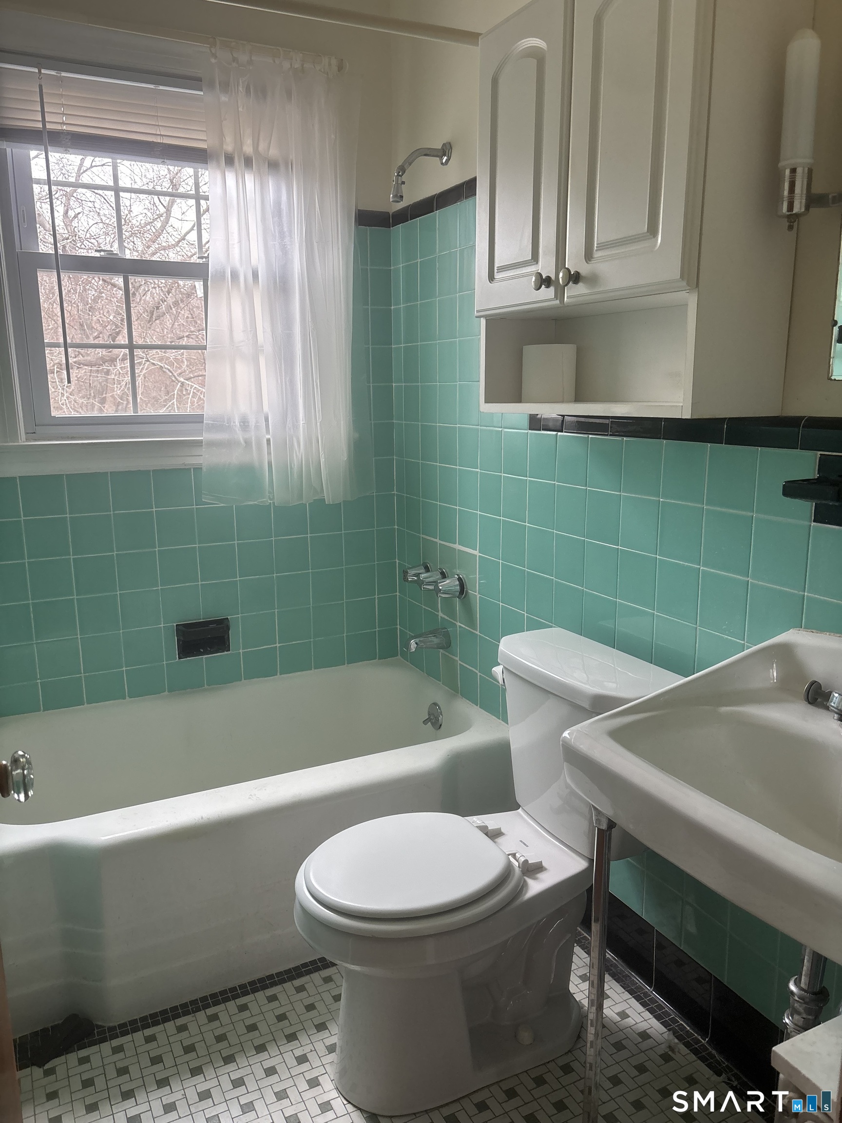 214 Poquonnock Road Groton, CT 06340 - Photo 9 of 13