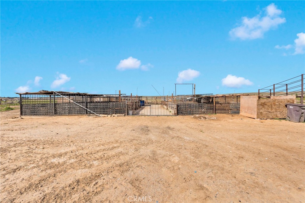 28571 Wild Helendale, CA 92342 - Photo 11 of 22 a view of a backyard of a house