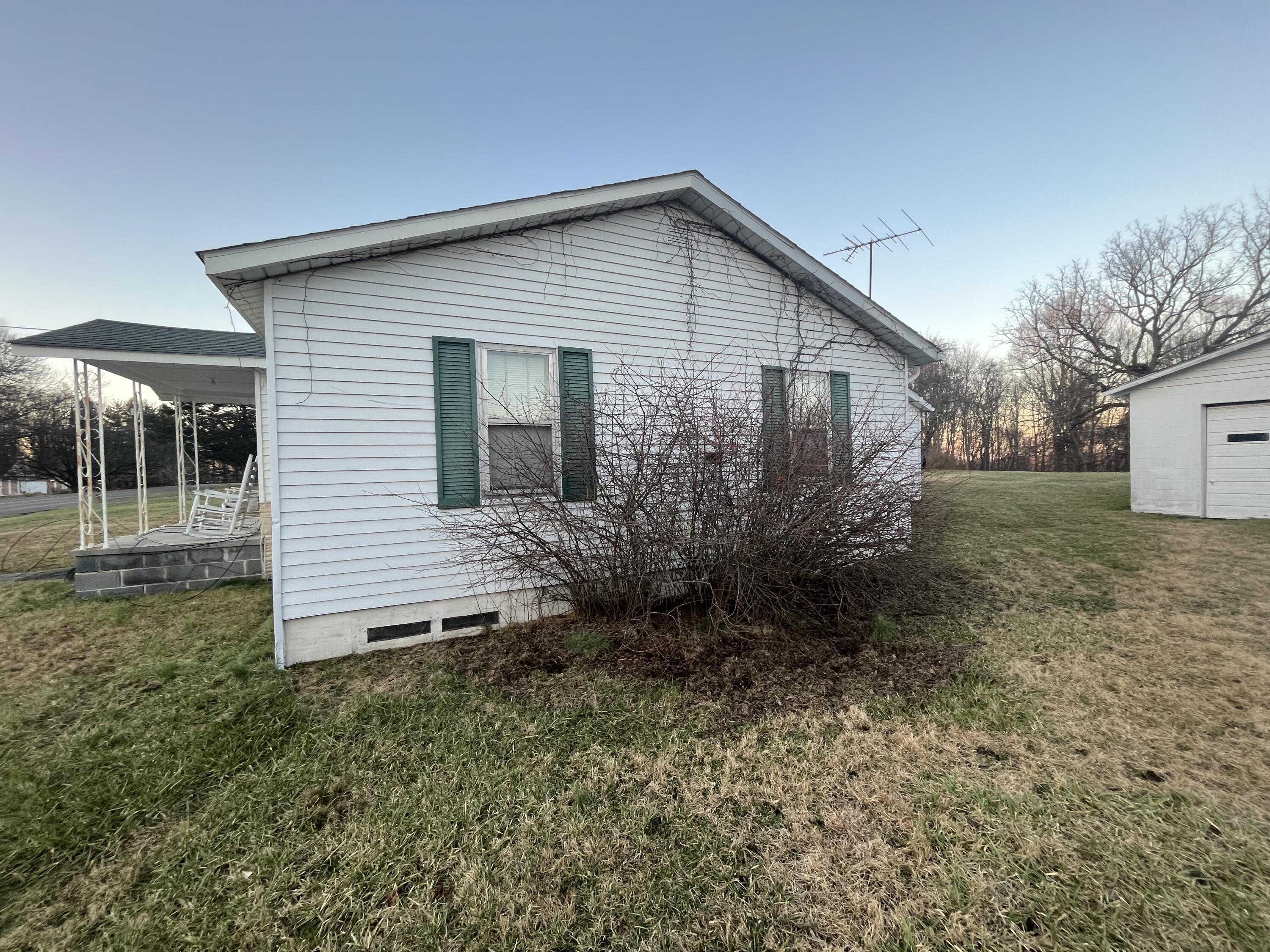 6908 DC Caney Ridge Road Coeburn, VA 24230 - Photo 3 of 5 57847D21-2BC7-4120-B8B6-634DC80A503E