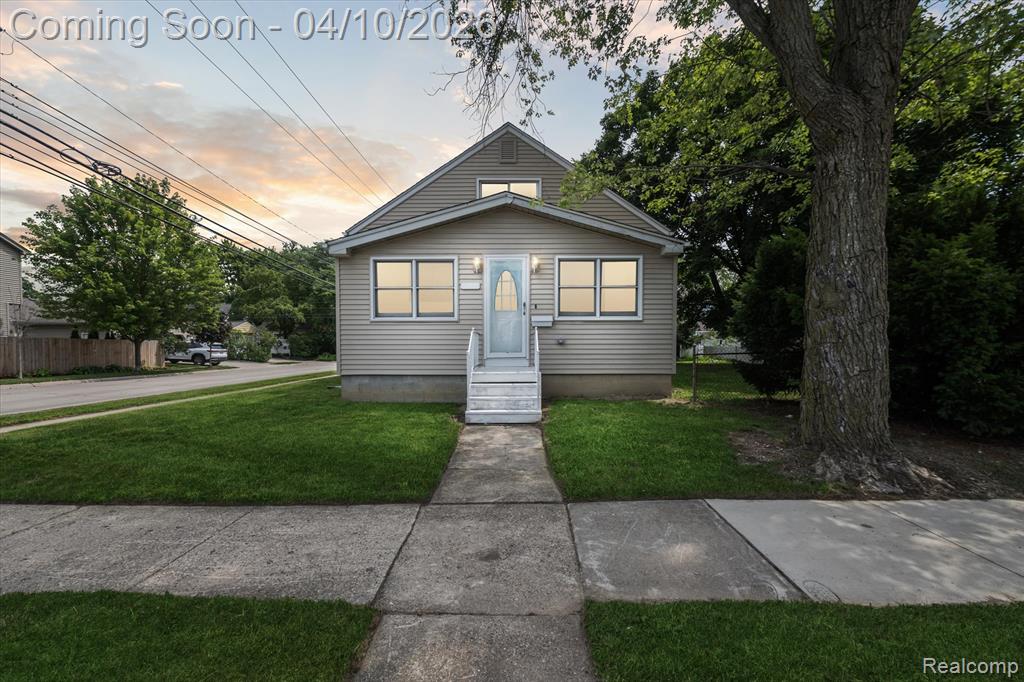 3690 Phillips Avenue Berkley, MI 48072 - Photo 1 of 33