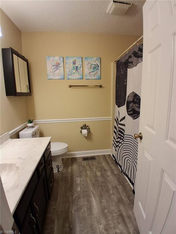 1492 Cedar Fork Road Clemmons, NC 27012 - Photo 29 of 44 Upstairs hall bath