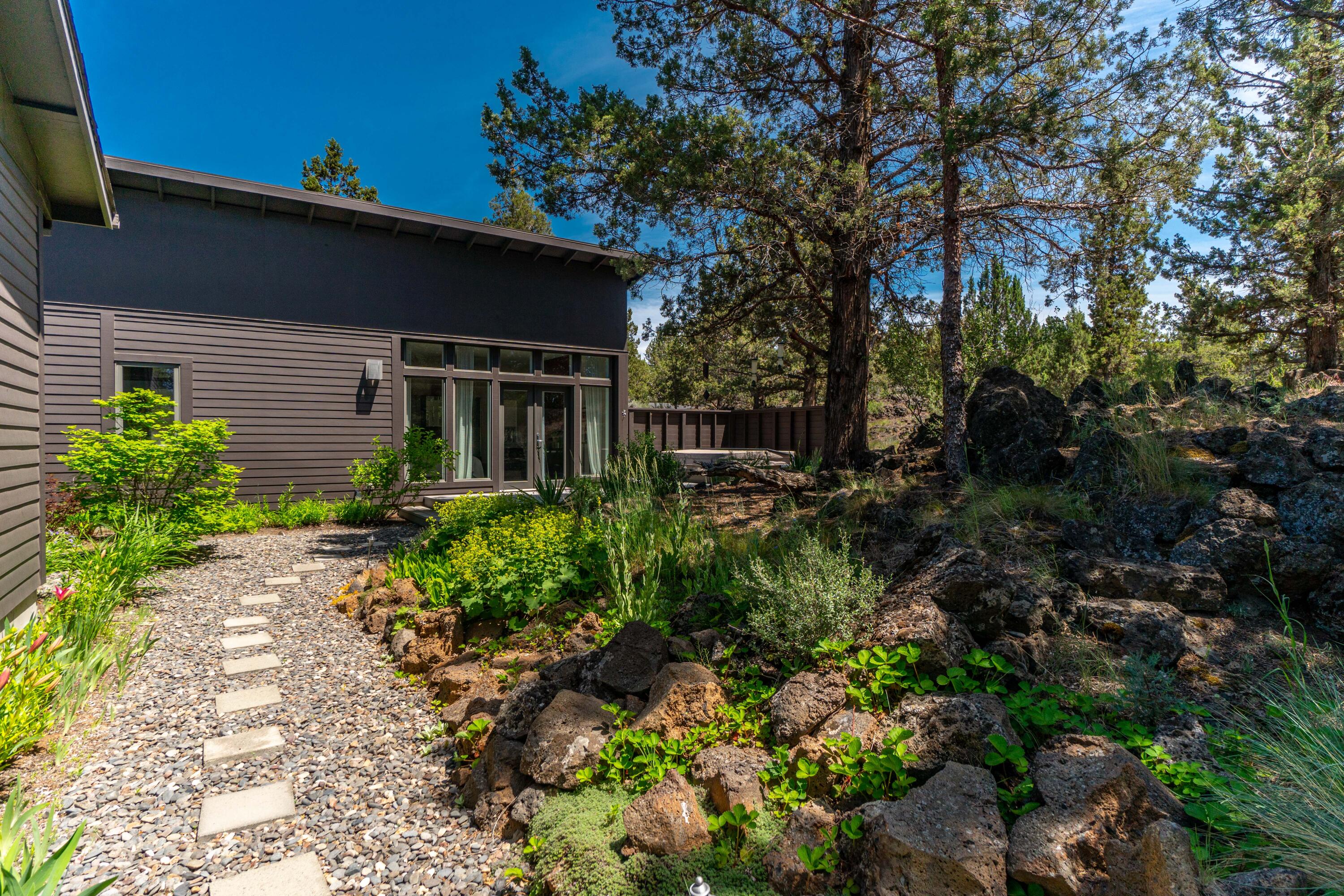 64275 Crosswinds Road Bend, OR 97703 - Photo 53 of 72 RileyVisuals-41