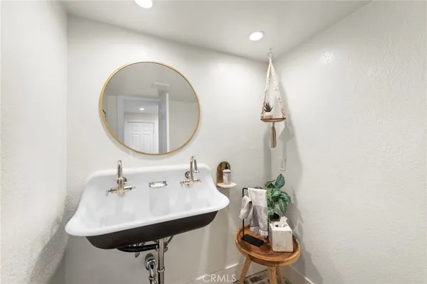 $4,895 | 12628 Newport Avenue, Tustin, CA 92780