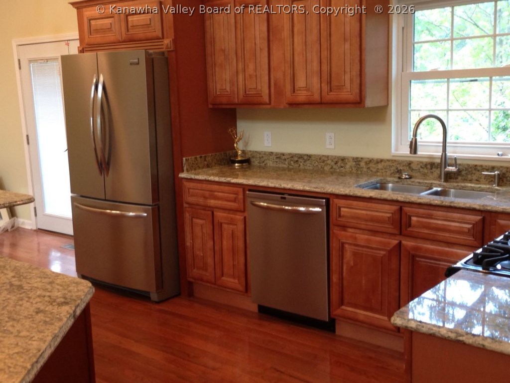 1112 Emerald Road Charleston, WV 25314 - Photo 3 of 18 Gallery Image 3