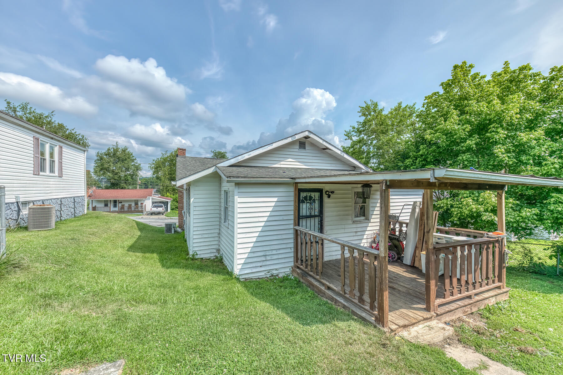 1908 Anderson Street Bristol, TN 37620 - Photo 5 of 22 1908 Anderson St-5