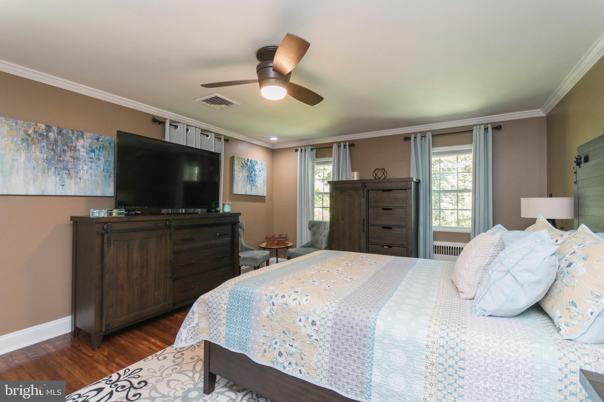 909 Ashbourne Road Cheltenham, PA 19012 - Photo 16 of 36 Large master bedroom
