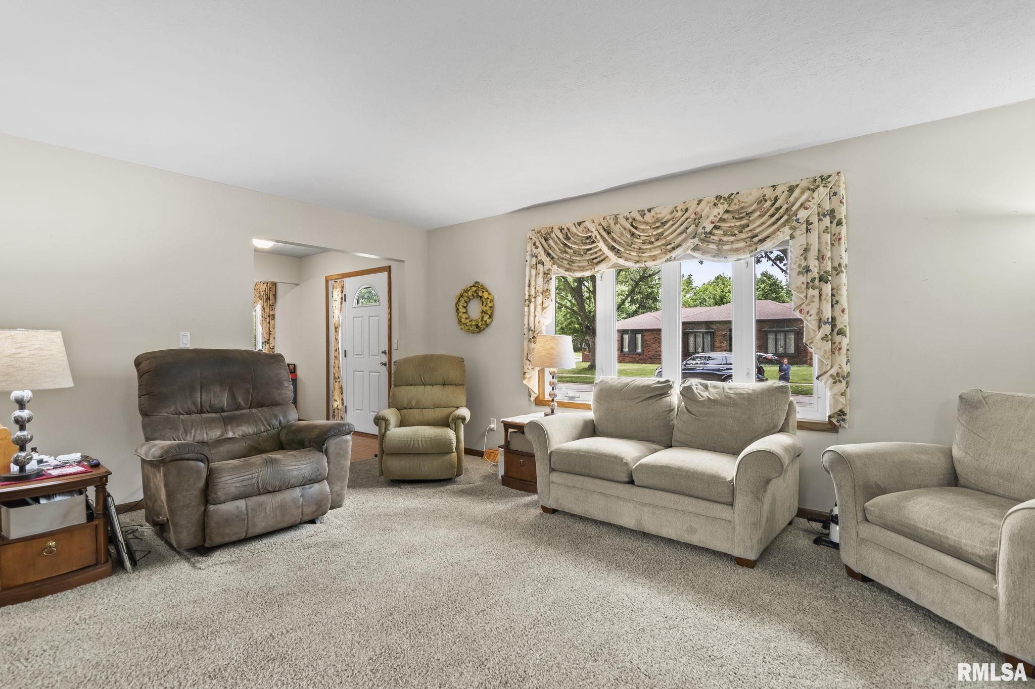 114 Golf Road Springfield, IL 62704 - Photo 11 of 35
