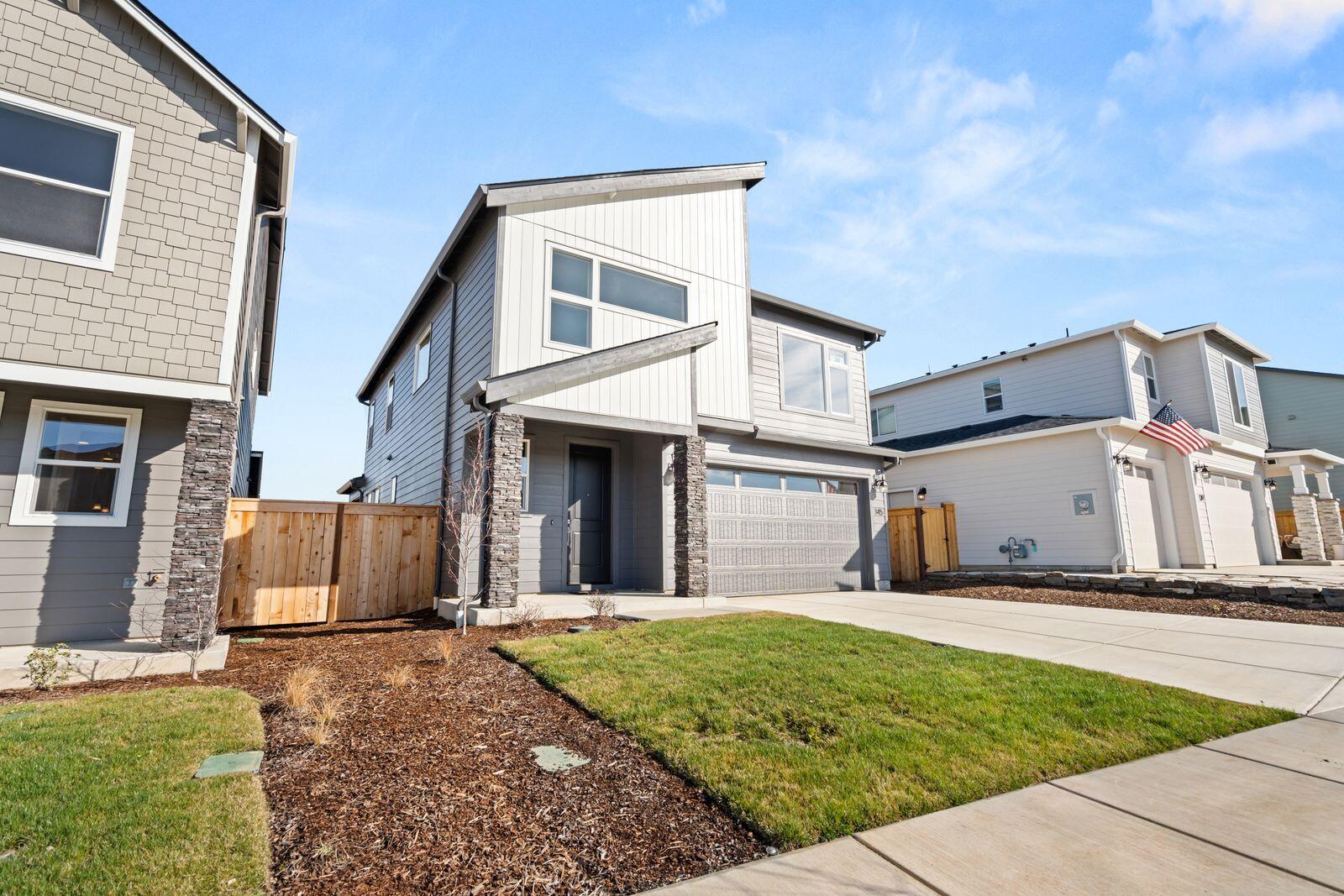 145 Valemont Drive, Unit 38 Eagle Point, OR 97524 - Photo 3 of 34