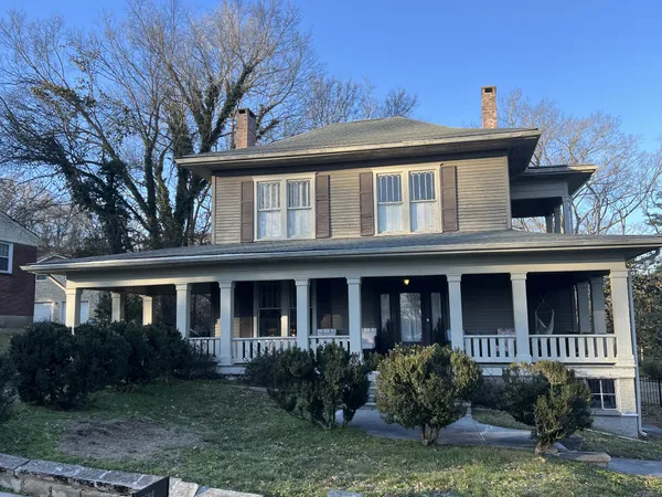 $599,000 | 702 Washington Avenue, Mount Pleasant, TN 38474