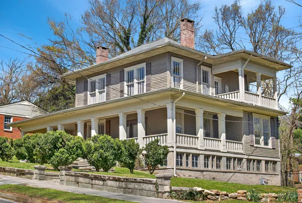 $599,000 | 702 Washington Avenue, Mount Pleasant, TN 38474