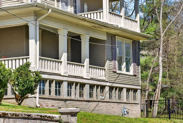 $599,000 | 702 Washington Avenue, Mount Pleasant, TN 38474