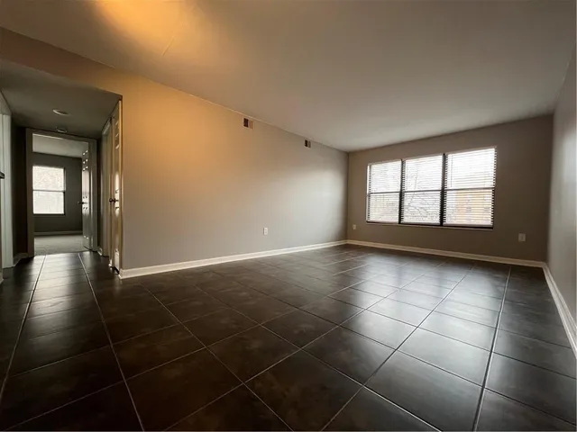 $205,000 | 445 West 9th Street, Unit 302, Kansas City, MO 64105