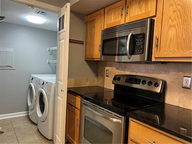 $205,000 | 445 West 9th Street, Unit 302, Kansas City, MO 64105