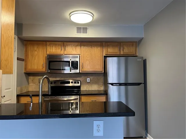 $205,000 | 445 West 9th Street, Unit 302, Kansas City, MO 64105