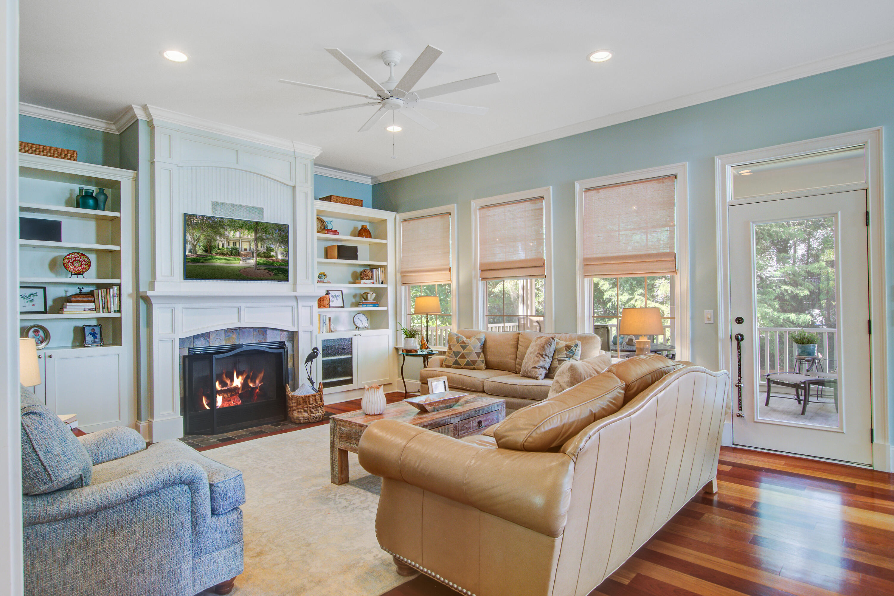 364 Evian Way Mount Pleasant, SC 29464 - Photo 4 of 46 Family Room