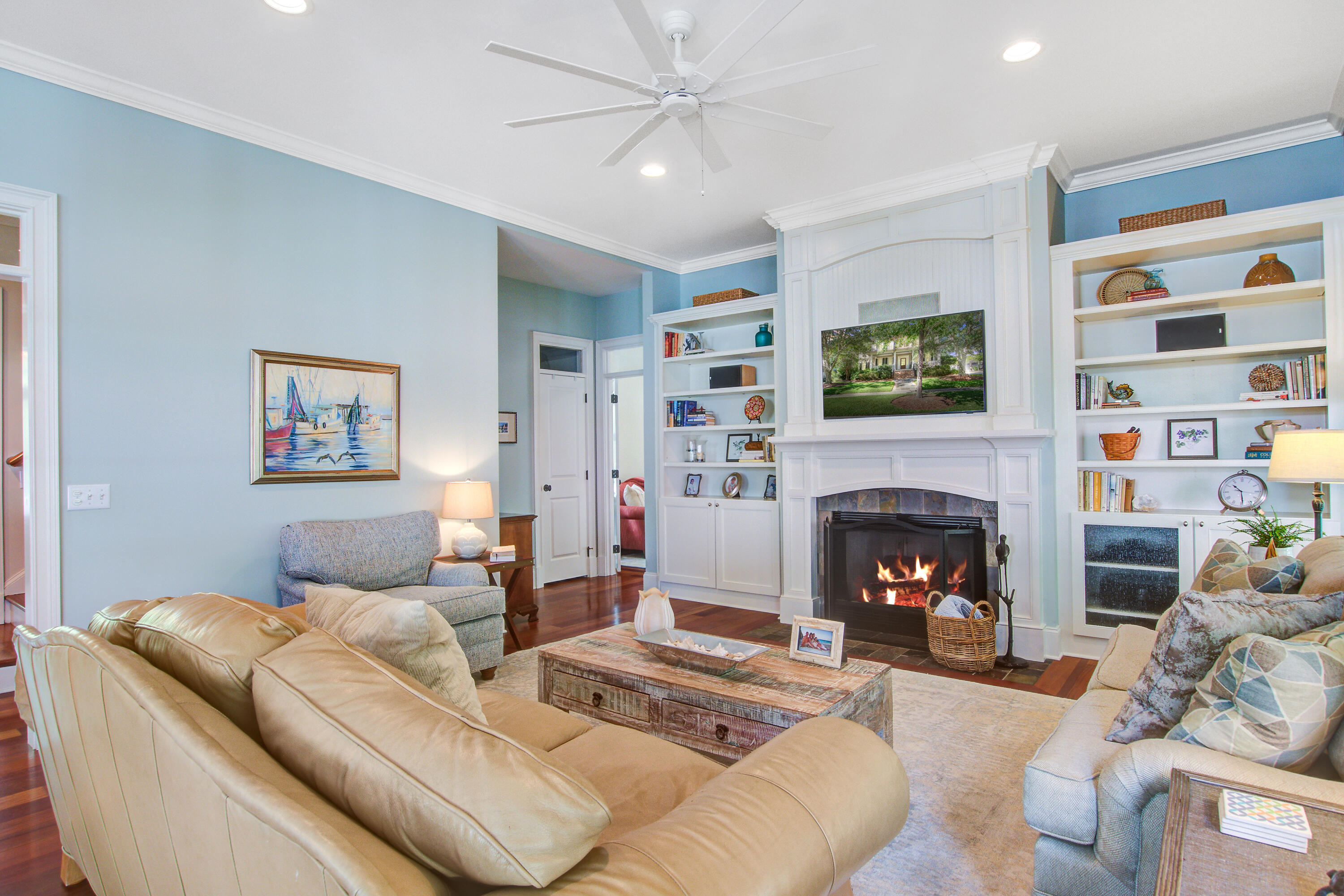 364 Evian Way Mount Pleasant, SC 29464 - Photo 5 of 46 Family Room