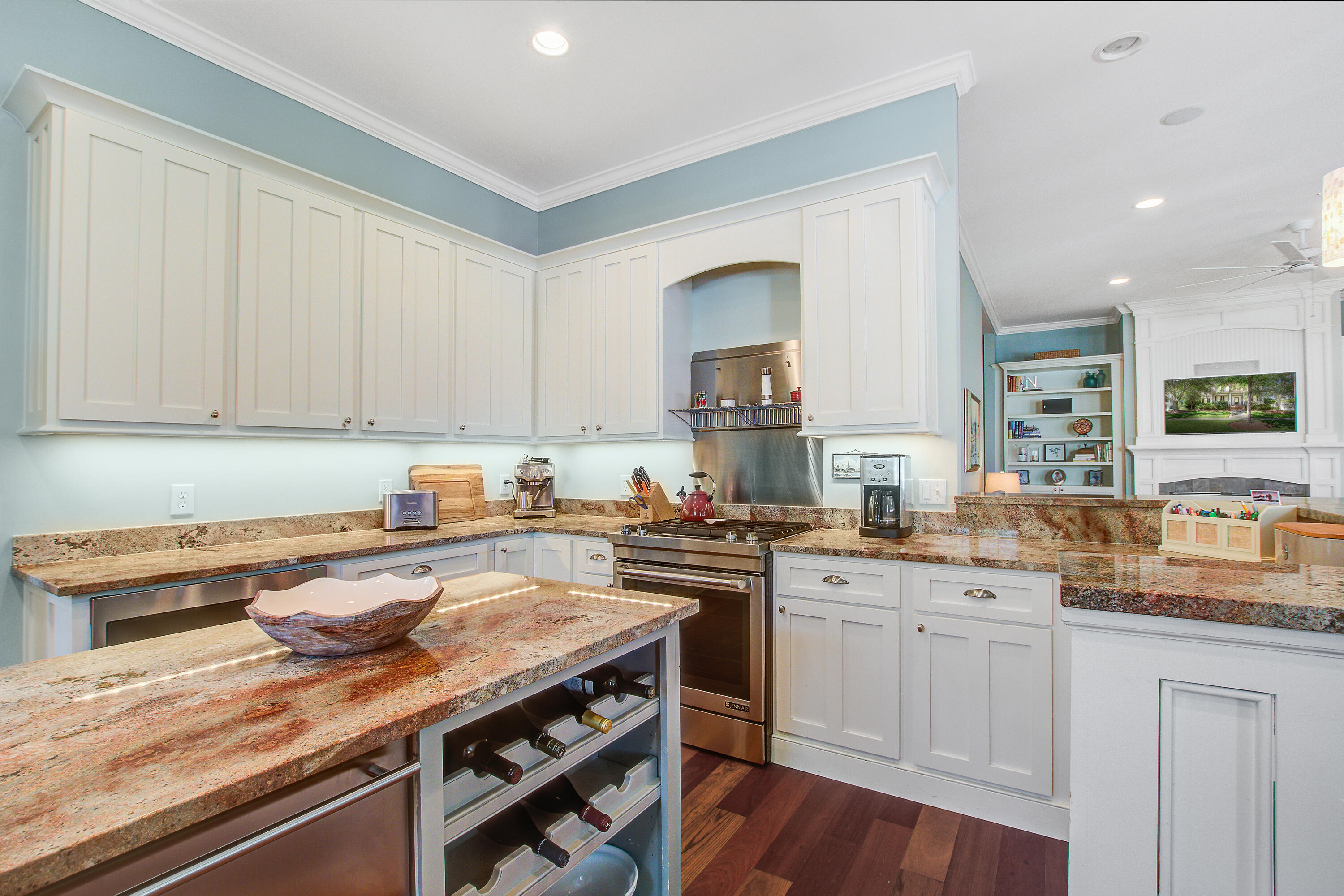 364 Evian Way Mount Pleasant, SC 29464 - Photo 8 of 46 Kitchen