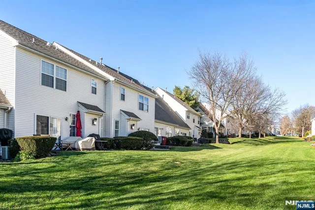 $649,900 | 127 Stratford Drive, Unit 1028, Nutley, NJ 07110