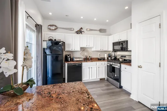 $649,900 | 127 Stratford Drive, Unit 1028, Nutley, NJ 07110