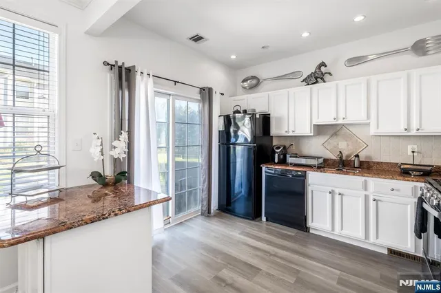 $649,900 | 127 Stratford Drive, Unit 1028, Nutley, NJ 07110