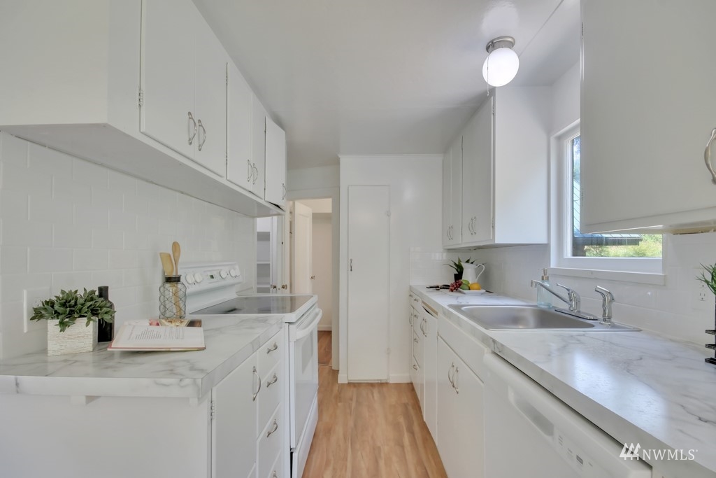14206 Maple Road Southeast Port Orchard, WA 98367 - Photo 18 of 40 Gallery Image 18