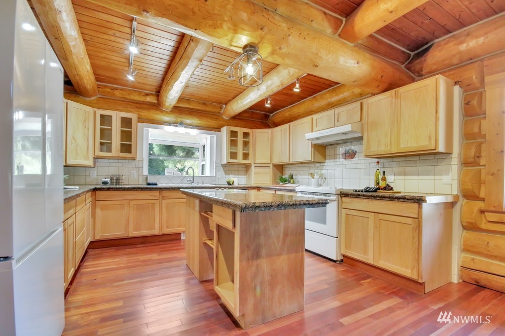 14206 Maple Road Southeast Port Orchard, WA 98367 - Photo 8 of 40 Gallery Image 8