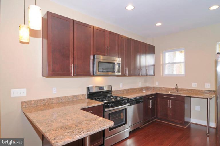 276 15th Street Southeast Washington, DC 20003 - Photo 2 of 11 Kitchen