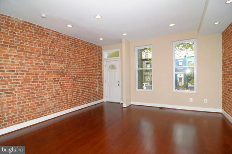 276 15th Street Southeast Washington, DC 20003 - Photo 4 of 11 Living Room #2