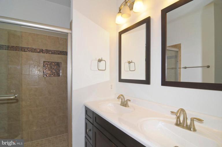 276 15th Street Southeast Washington, DC 20003 - Photo 5 of 11 Master Bath