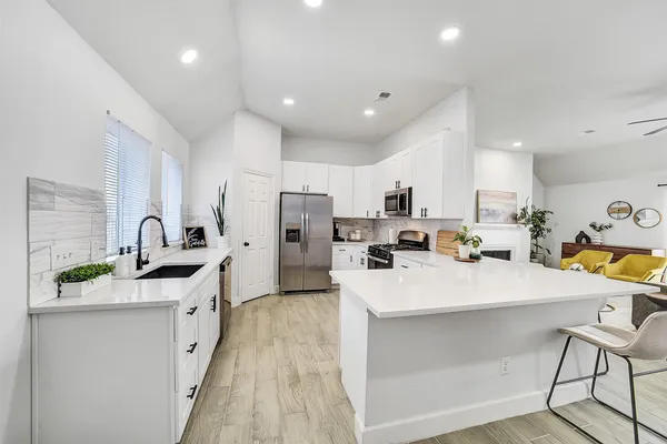 $2,100 | 12158 Bowsman Drive, Tomball, TX 77377