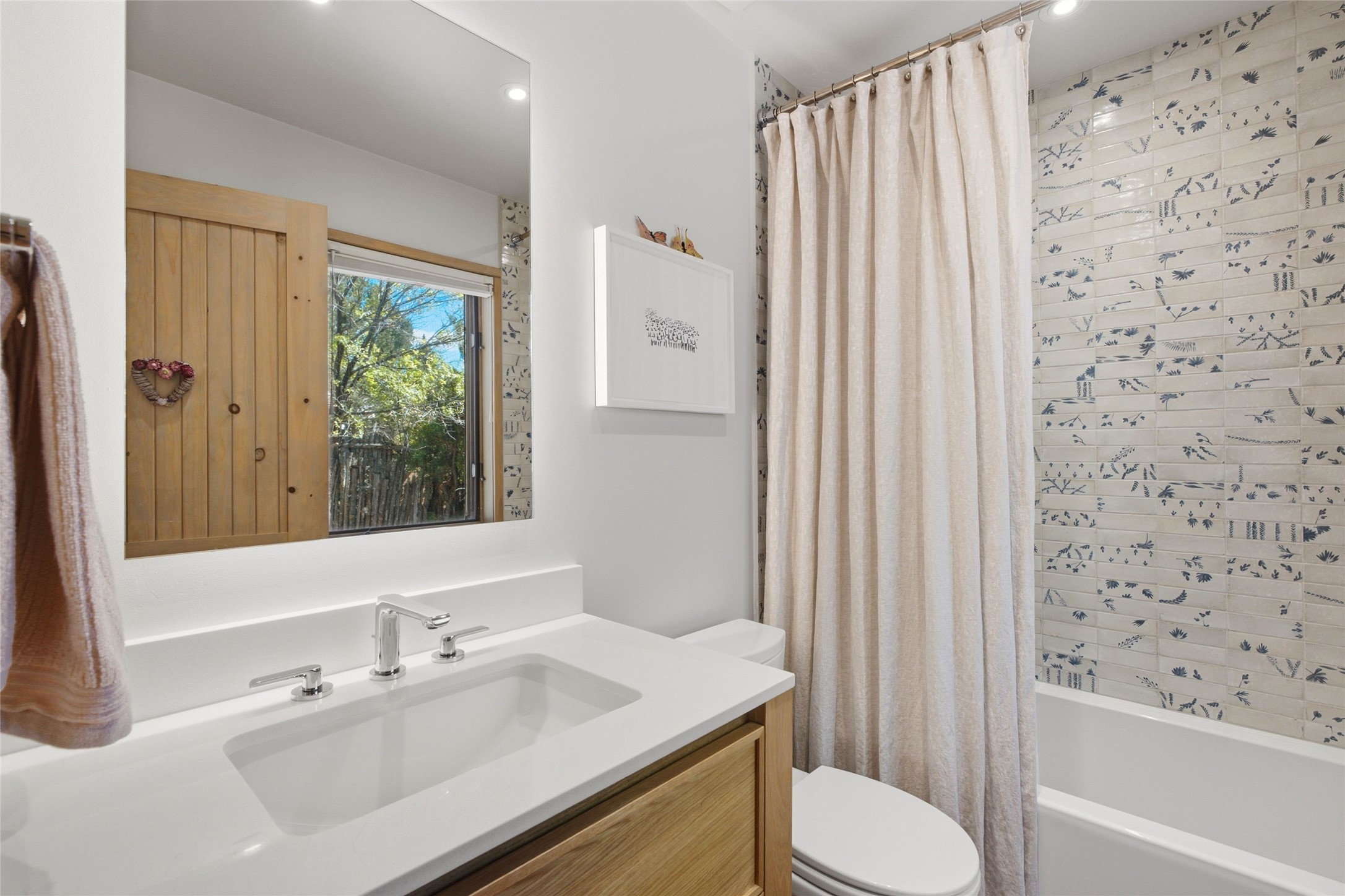 667 Gonzales Road Santa Fe, NM 87501 - Photo 24 of 44 Bathroom 2