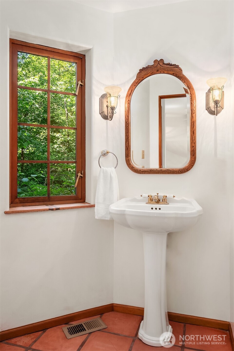 24917 Dockton Road Southwest Vashon, WA 98070 - Photo 19 of 37