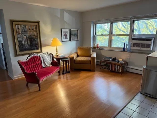 $1,500 | 4950 North Marine Drive, Unit 404, Chicago, IL 60640